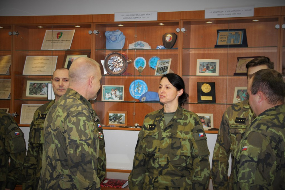 setkani_generala_balouna_s_hlavnimi_funkcionari_avzdr.jpg